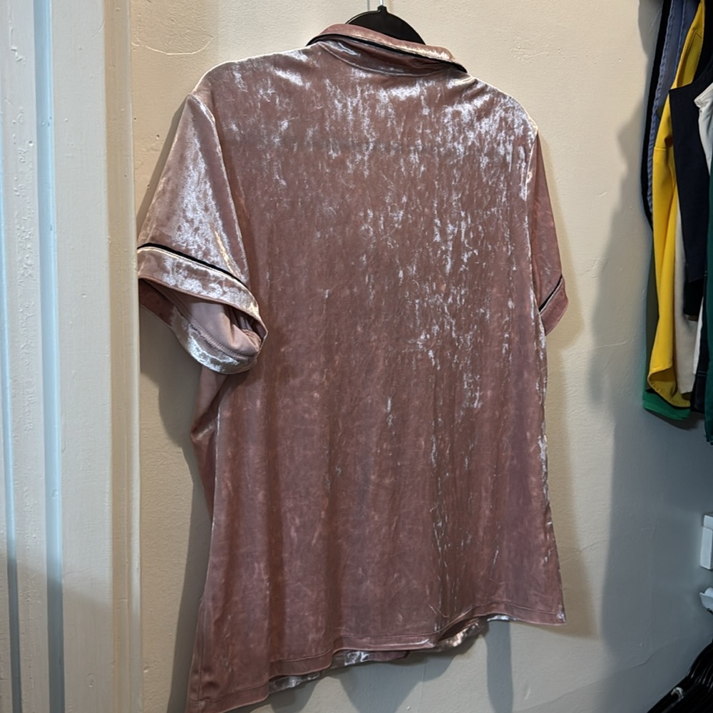 Old Navy Women’s Velvet Pink Pajama Collared Top - Picture 6 of 8